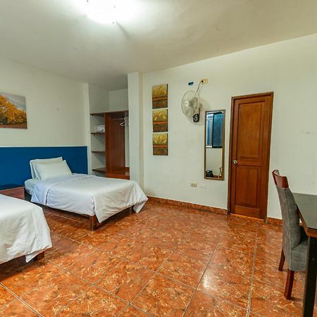 Hospedaje Gran Imperial Тумбес Экстерьер фото