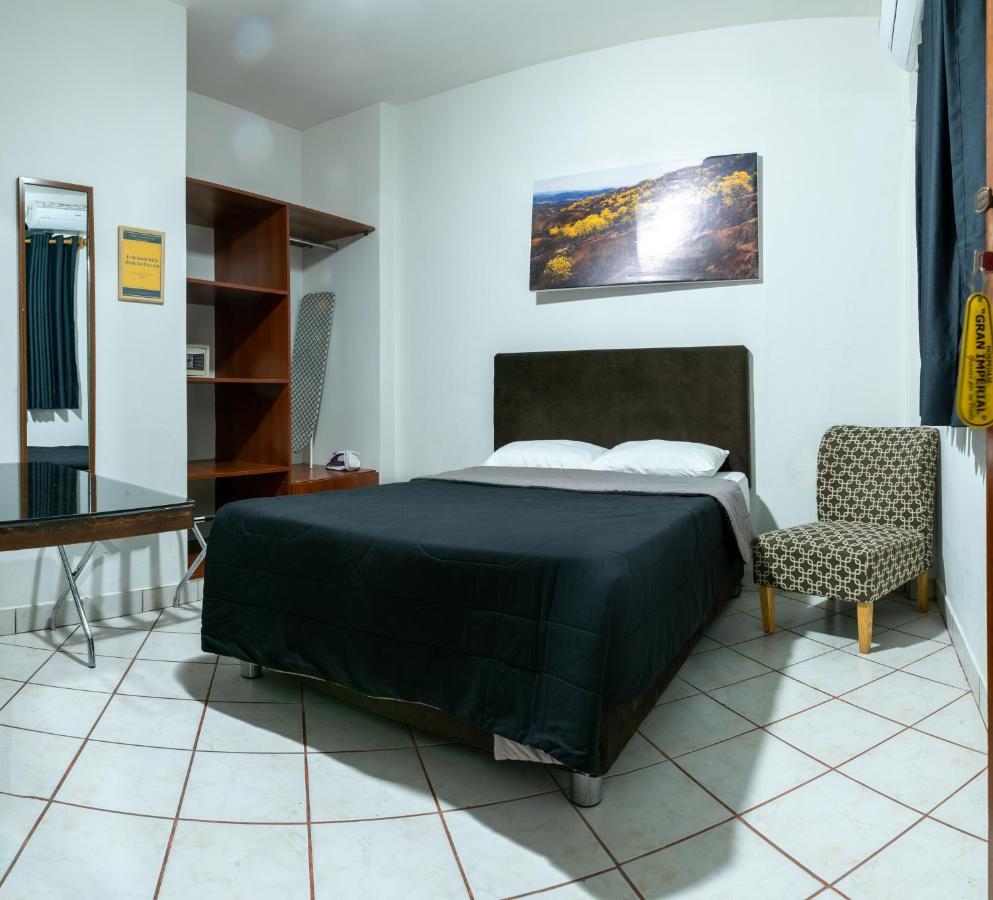 Hospedaje Gran Imperial Тумбес Экстерьер фото